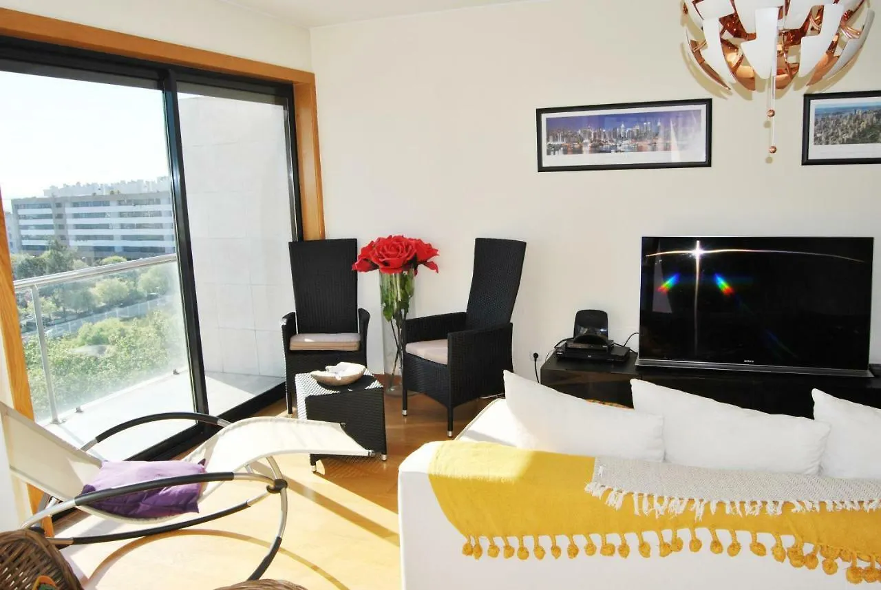 Parque Nacoes Prime Apartments 16 - 3 Quartos Лиссабон